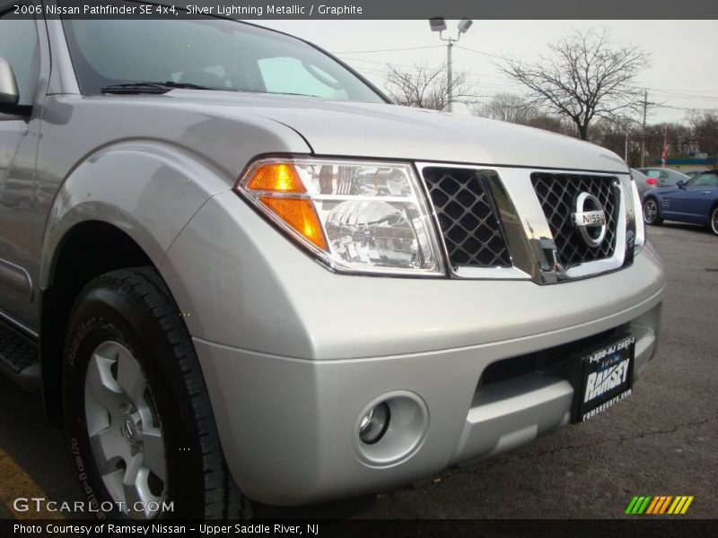 Silver Lightning Metallic / Graphite 2006 Nissan Pathfinder SE 4x4