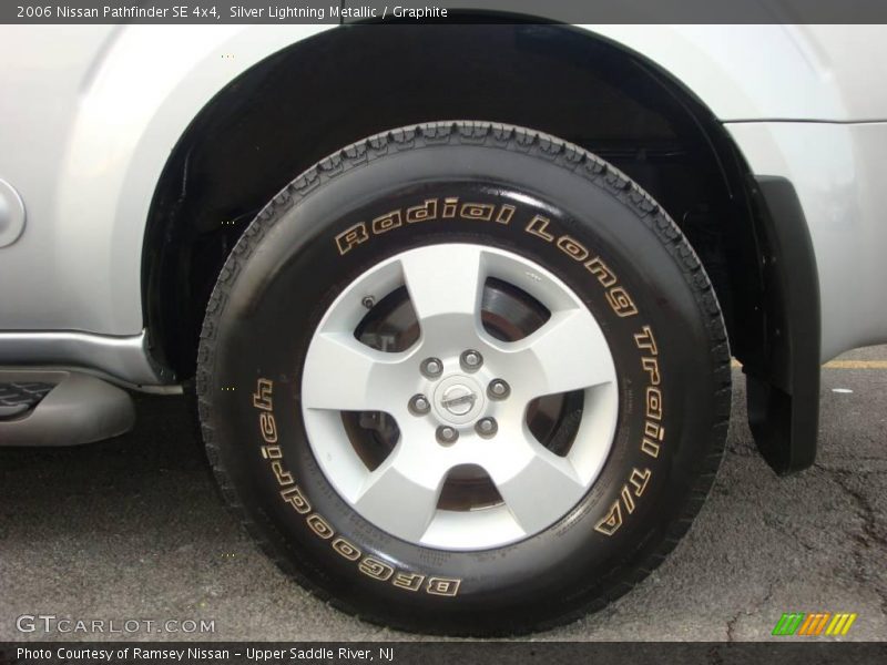 Silver Lightning Metallic / Graphite 2006 Nissan Pathfinder SE 4x4
