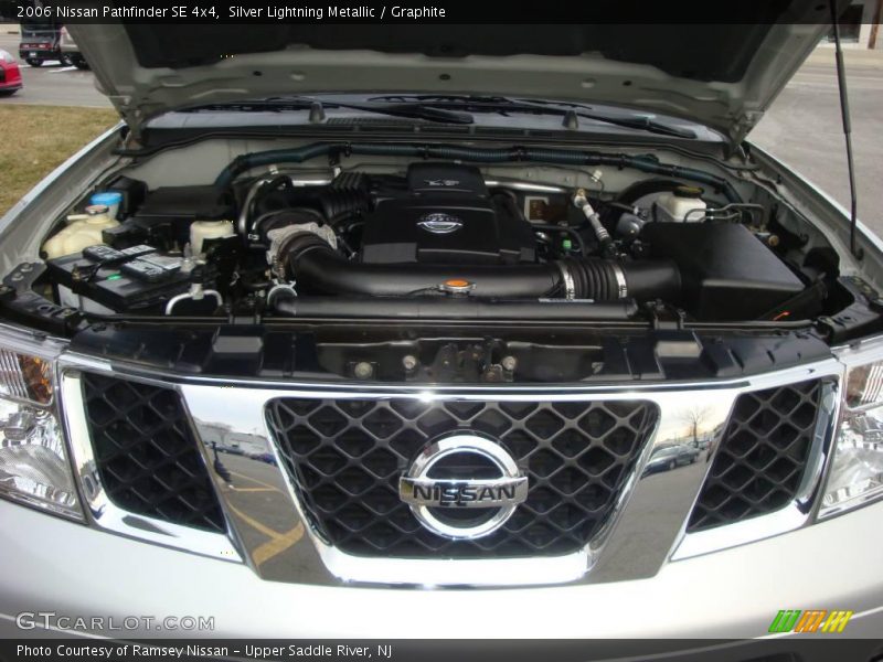 Silver Lightning Metallic / Graphite 2006 Nissan Pathfinder SE 4x4