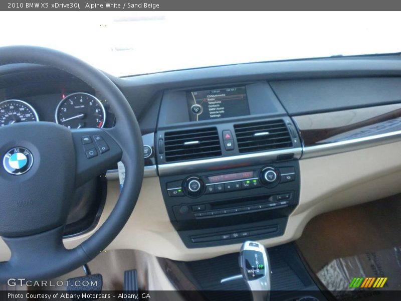 Alpine White / Sand Beige 2010 BMW X5 xDrive30i