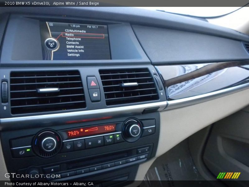 Alpine White / Sand Beige 2010 BMW X5 xDrive30i