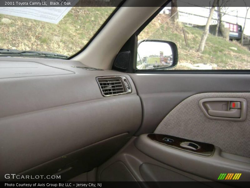 Black / Oak 2001 Toyota Camry LE