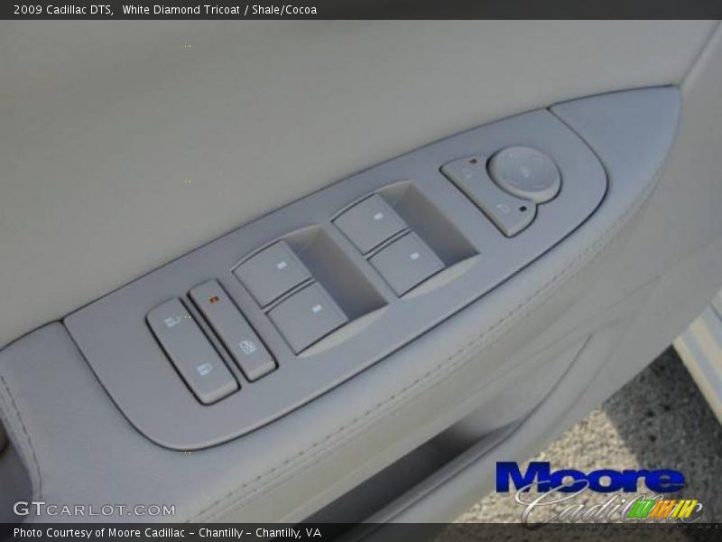 White Diamond Tricoat / Shale/Cocoa 2009 Cadillac DTS