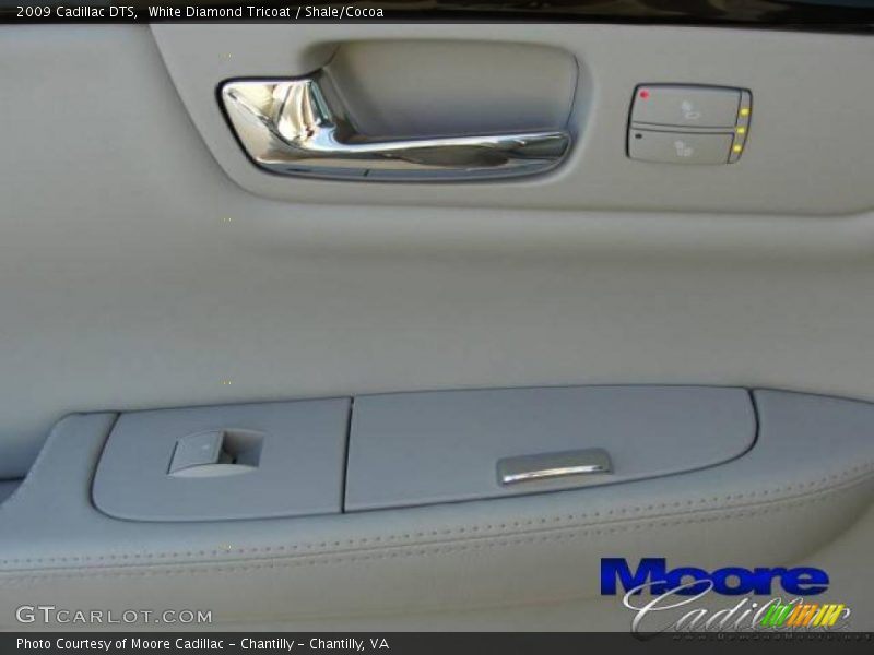 White Diamond Tricoat / Shale/Cocoa 2009 Cadillac DTS