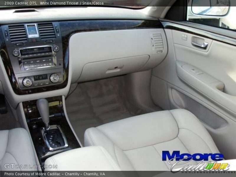 White Diamond Tricoat / Shale/Cocoa 2009 Cadillac DTS