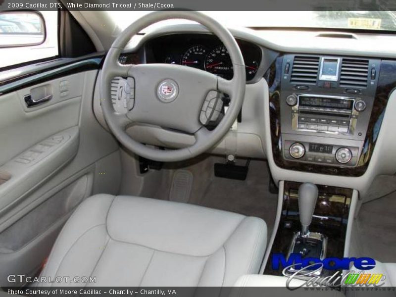 White Diamond Tricoat / Shale/Cocoa 2009 Cadillac DTS