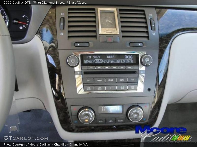 White Diamond Tricoat / Shale/Cocoa 2009 Cadillac DTS