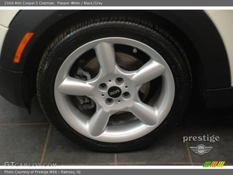 Pepper White / Black/Grey 2009 Mini Cooper S Clubman