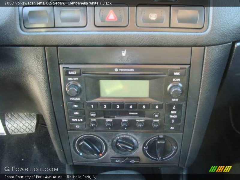Campanella White / Black 2003 Volkswagen Jetta GLS Sedan