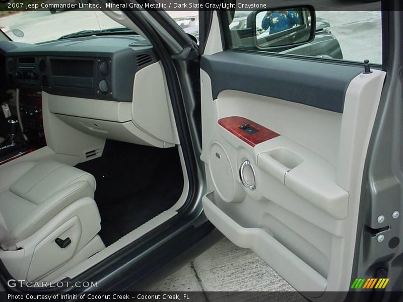 Mineral Gray Metallic / Dark Slate Gray/Light Graystone 2007 Jeep Commander Limited
