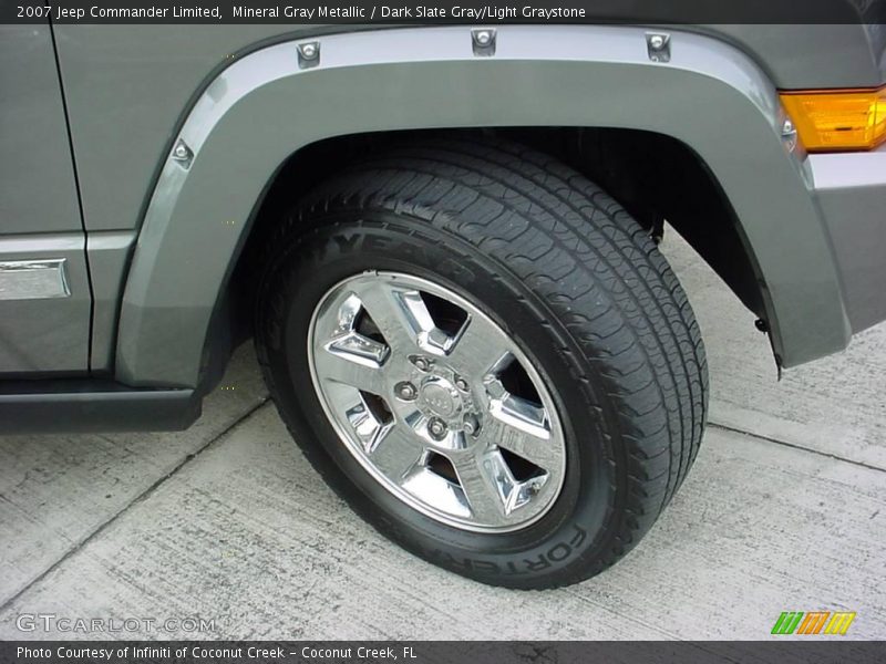 Mineral Gray Metallic / Dark Slate Gray/Light Graystone 2007 Jeep Commander Limited