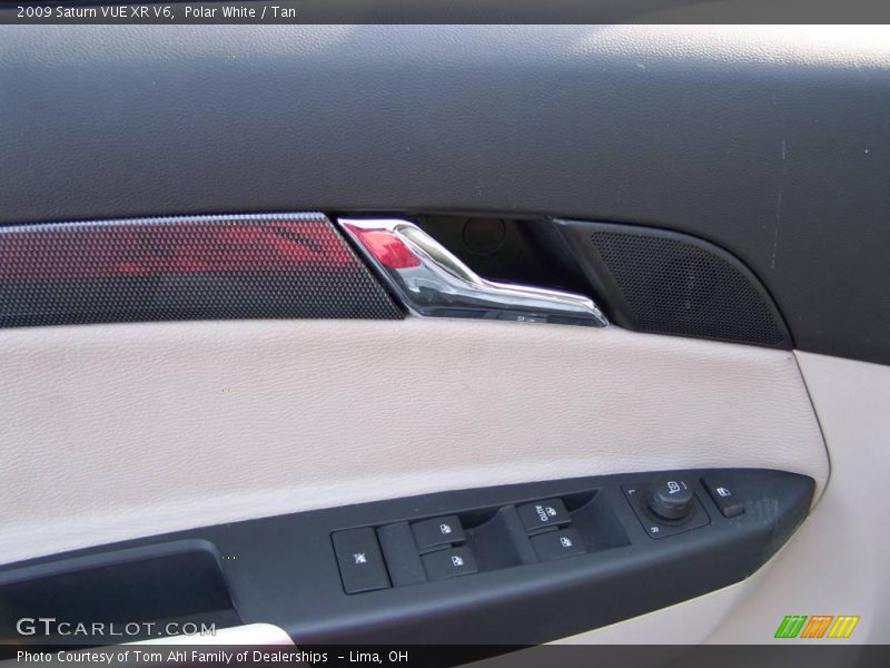 Polar White / Tan 2009 Saturn VUE XR V6