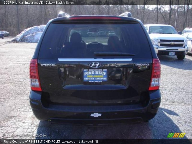 Galaxy Black / Beige 2007 Hyundai Entourage SE