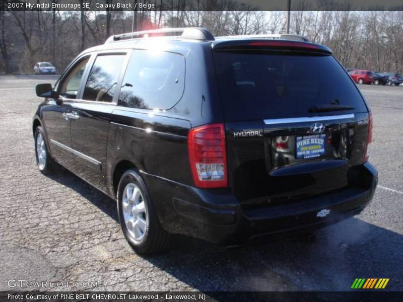 Galaxy Black / Beige 2007 Hyundai Entourage SE