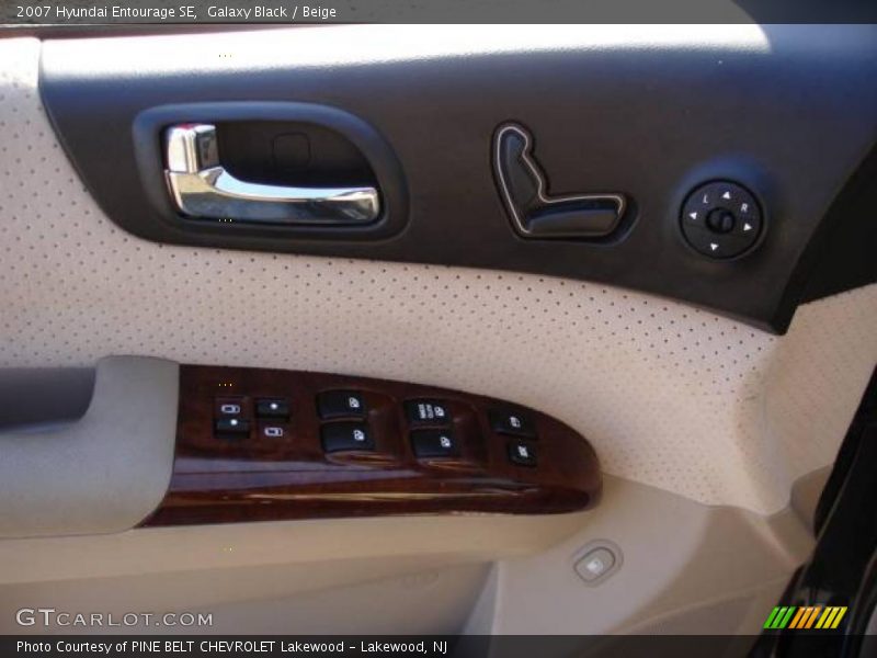 Galaxy Black / Beige 2007 Hyundai Entourage SE