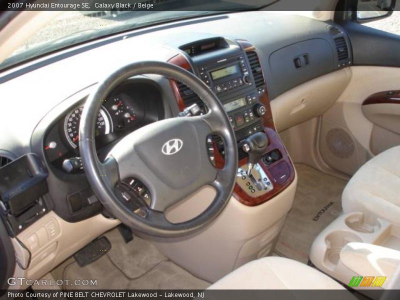 Galaxy Black / Beige 2007 Hyundai Entourage SE