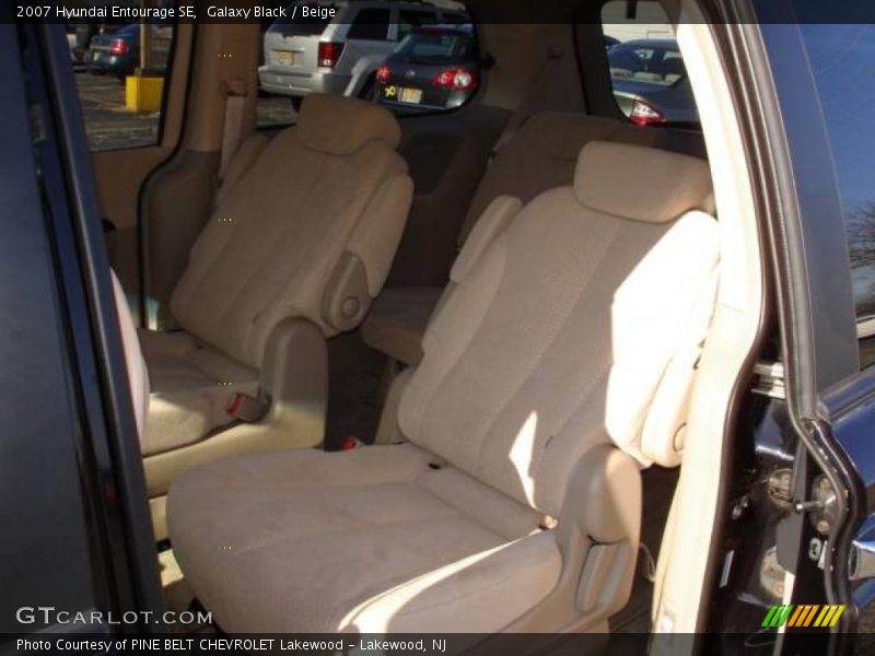 Galaxy Black / Beige 2007 Hyundai Entourage SE