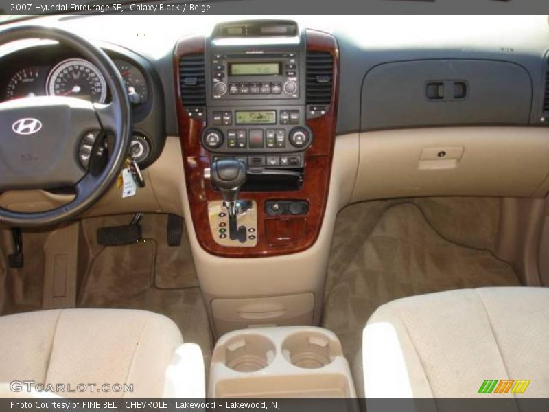 Galaxy Black / Beige 2007 Hyundai Entourage SE