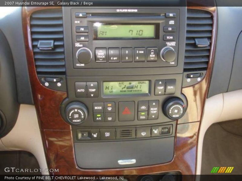 Galaxy Black / Beige 2007 Hyundai Entourage SE