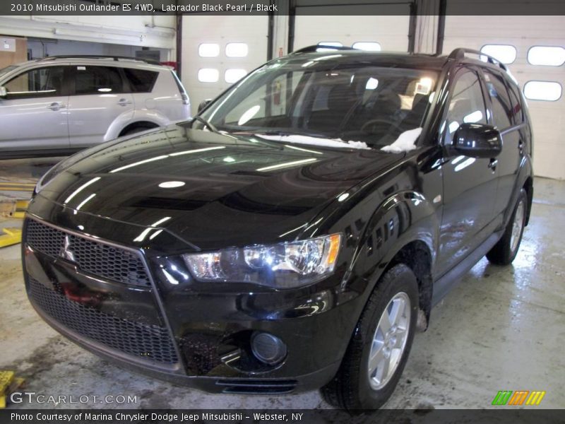 Labrador Black Pearl / Black 2010 Mitsubishi Outlander ES 4WD