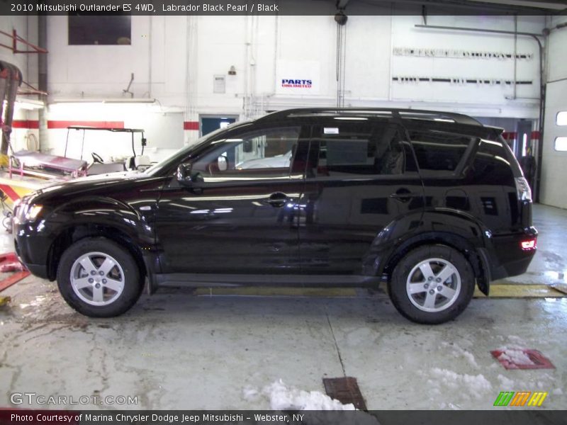Labrador Black Pearl / Black 2010 Mitsubishi Outlander ES 4WD