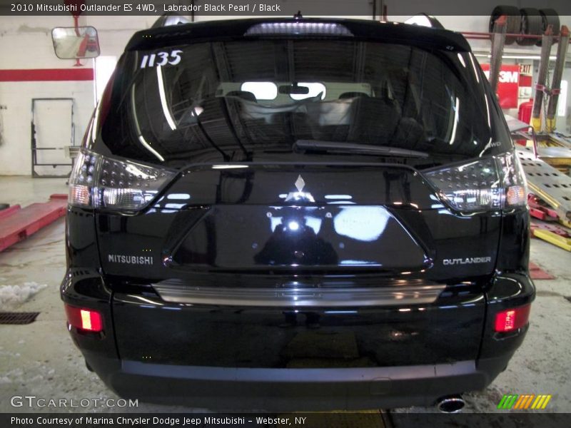 Labrador Black Pearl / Black 2010 Mitsubishi Outlander ES 4WD