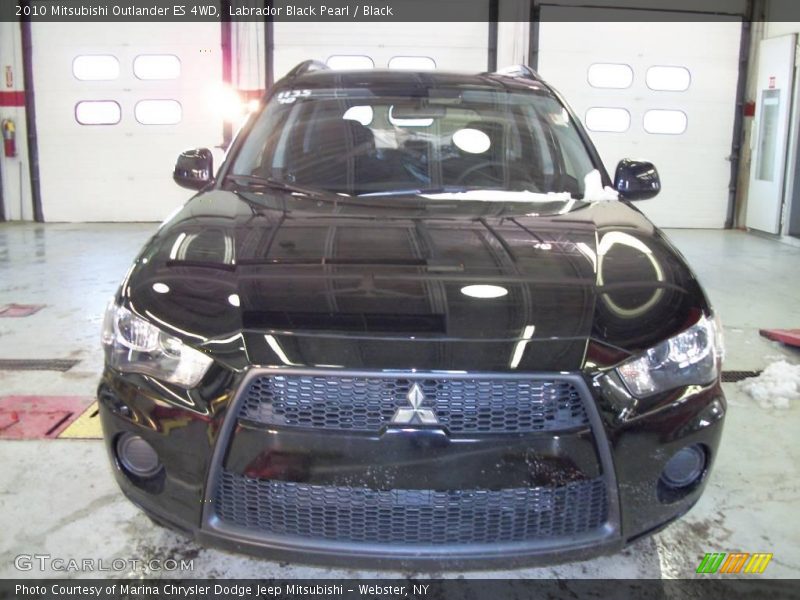Labrador Black Pearl / Black 2010 Mitsubishi Outlander ES 4WD