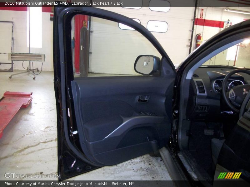 Labrador Black Pearl / Black 2010 Mitsubishi Outlander ES 4WD