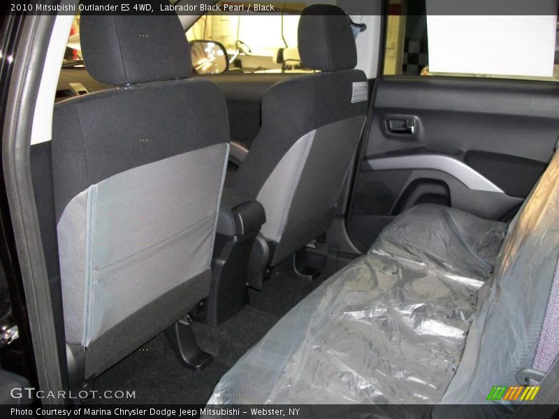 Labrador Black Pearl / Black 2010 Mitsubishi Outlander ES 4WD