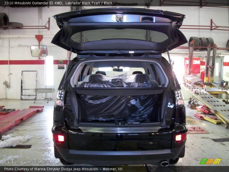 Labrador Black Pearl / Black 2010 Mitsubishi Outlander ES 4WD