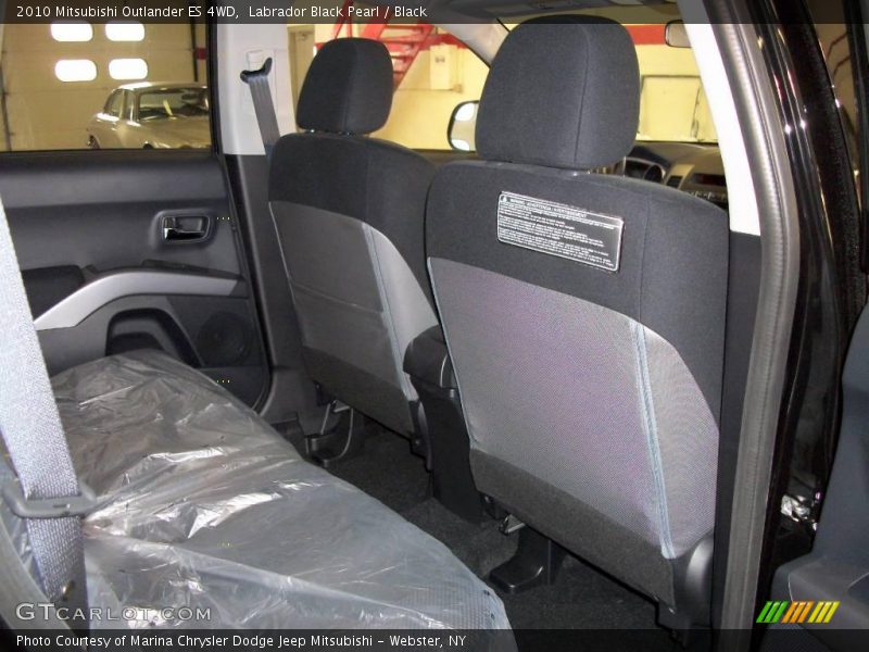Labrador Black Pearl / Black 2010 Mitsubishi Outlander ES 4WD