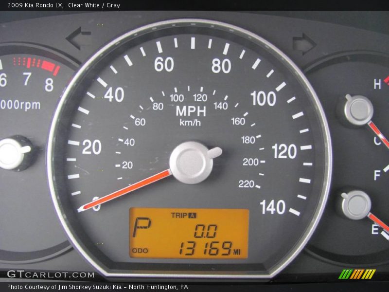 Clear White / Gray 2009 Kia Rondo LX