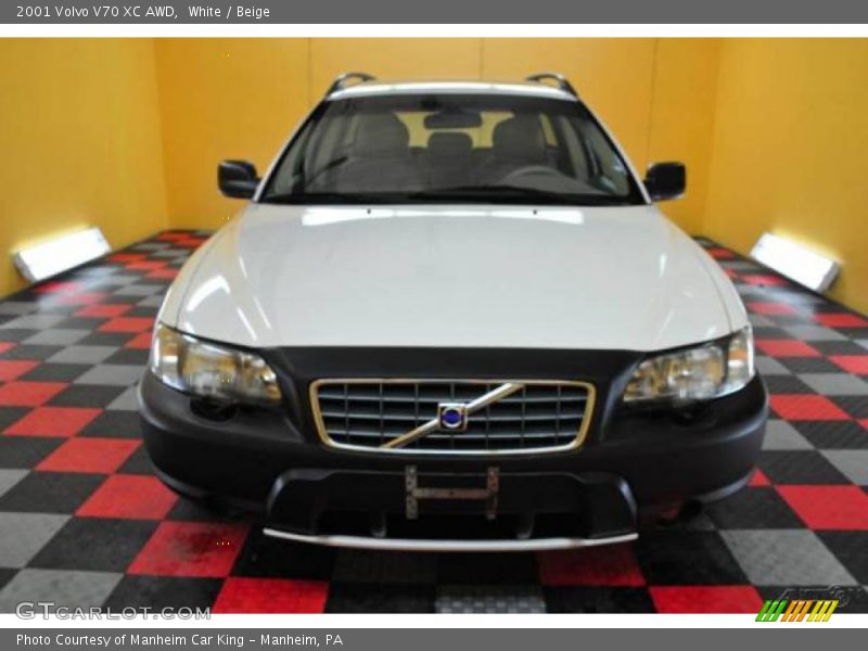 White / Beige 2001 Volvo V70 XC AWD