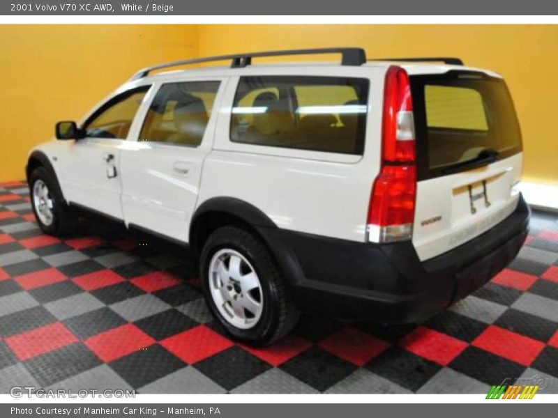White / Beige 2001 Volvo V70 XC AWD