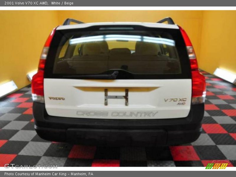 White / Beige 2001 Volvo V70 XC AWD