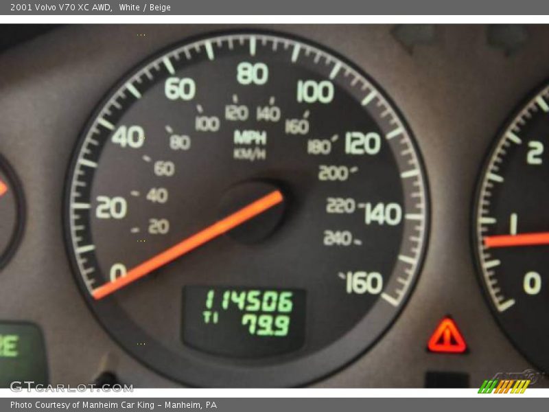 White / Beige 2001 Volvo V70 XC AWD