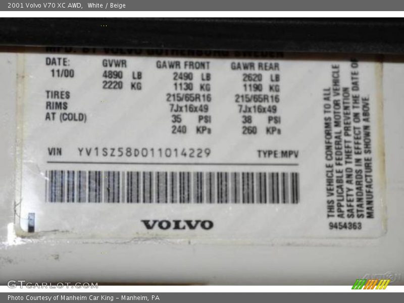 White / Beige 2001 Volvo V70 XC AWD