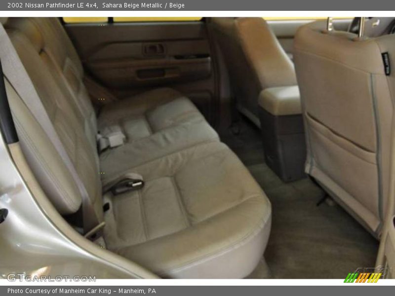 Sahara Beige Metallic / Beige 2002 Nissan Pathfinder LE 4x4