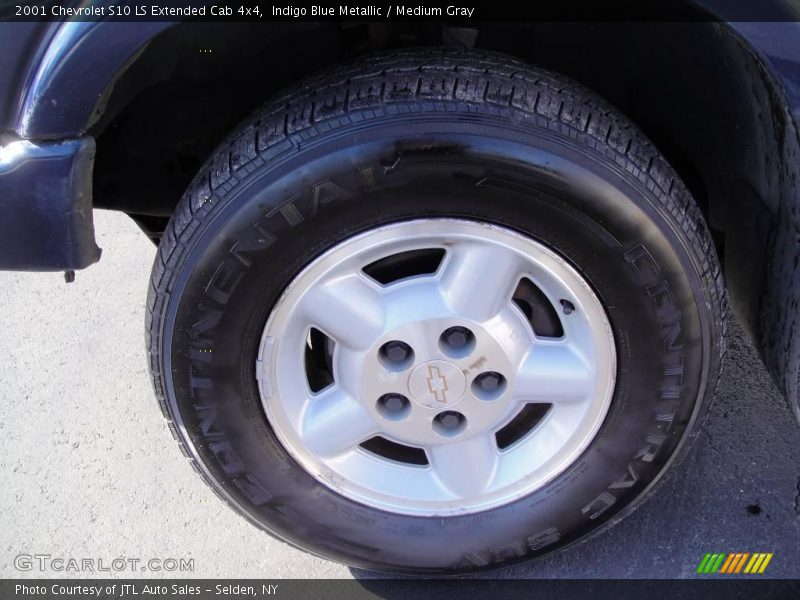 Indigo Blue Metallic / Medium Gray 2001 Chevrolet S10 LS Extended Cab 4x4