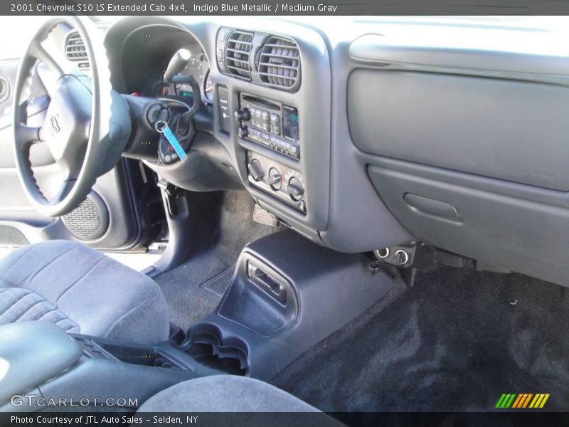 Indigo Blue Metallic / Medium Gray 2001 Chevrolet S10 LS Extended Cab 4x4