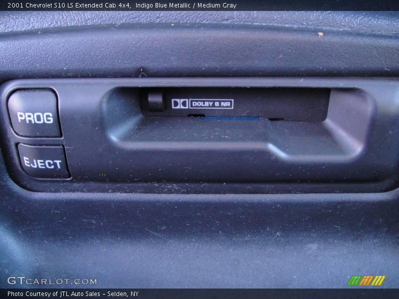 Indigo Blue Metallic / Medium Gray 2001 Chevrolet S10 LS Extended Cab 4x4