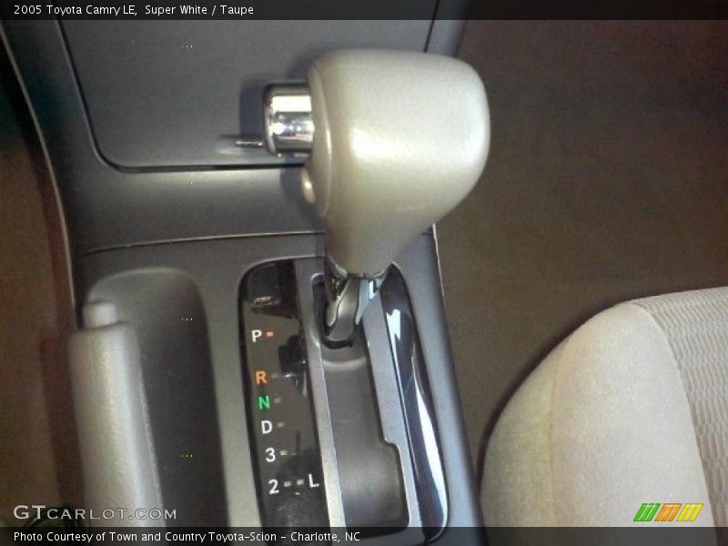 Super White / Taupe 2005 Toyota Camry LE