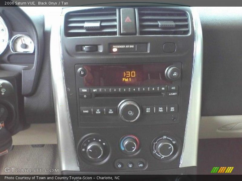 Black Onyx / Tan 2006 Saturn VUE