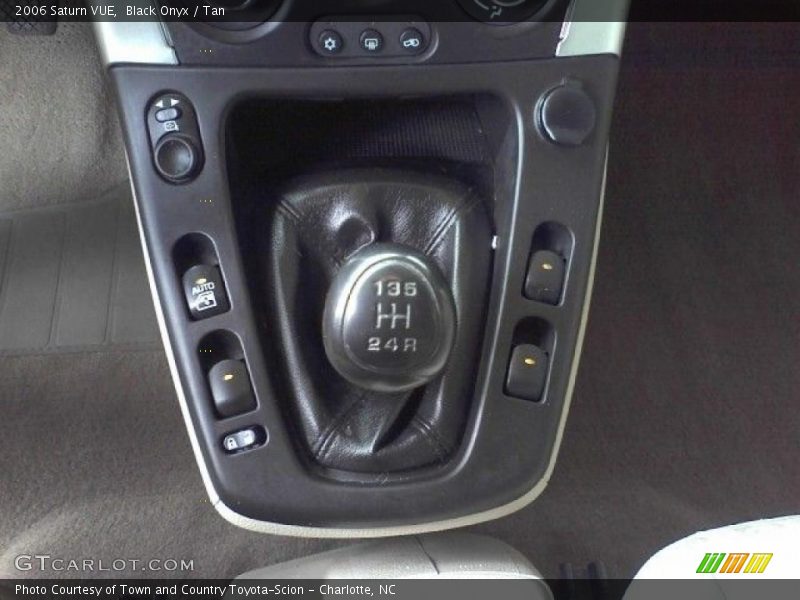 Black Onyx / Tan 2006 Saturn VUE