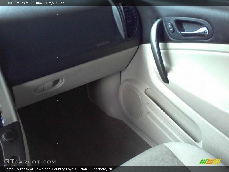 Black Onyx / Tan 2006 Saturn VUE