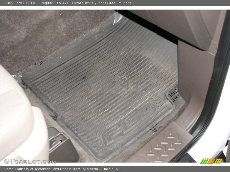 Oxford White / Stone/Medium Stone 2009 Ford F150 XLT Regular Cab 4x4
