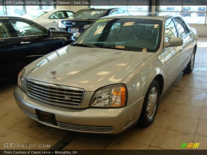 Light Platinum / Dark Gray 2005 Cadillac DeVille Sedan