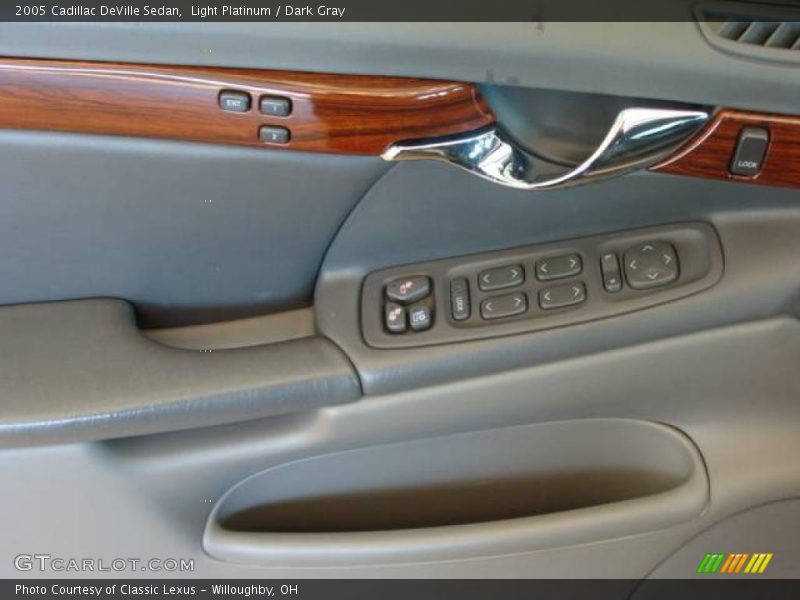 Light Platinum / Dark Gray 2005 Cadillac DeVille Sedan