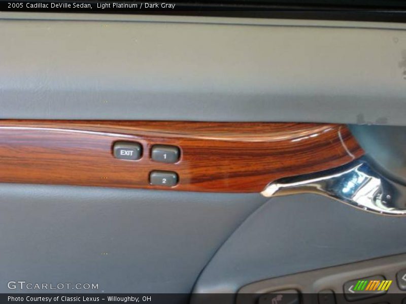 Light Platinum / Dark Gray 2005 Cadillac DeVille Sedan