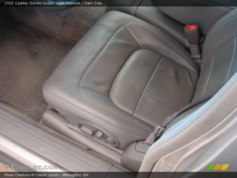 Light Platinum / Dark Gray 2005 Cadillac DeVille Sedan